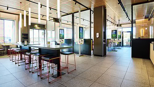 McDonald’s udvider markant i Danmark. Mosaikhjørnet leverer fliser til de nye restauranter.