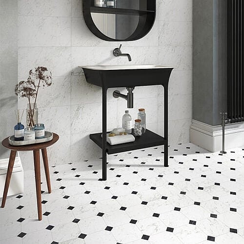 Carrara Octagone 20x20 og Nero Marquina Dot 4,6x4,6