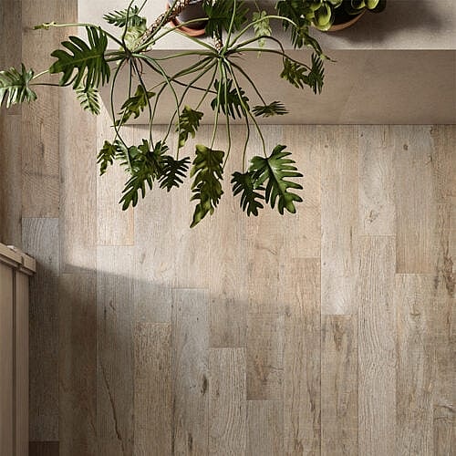 Jorvik Valnød 30×180 – keramisk gulvflise i nøddetræslook